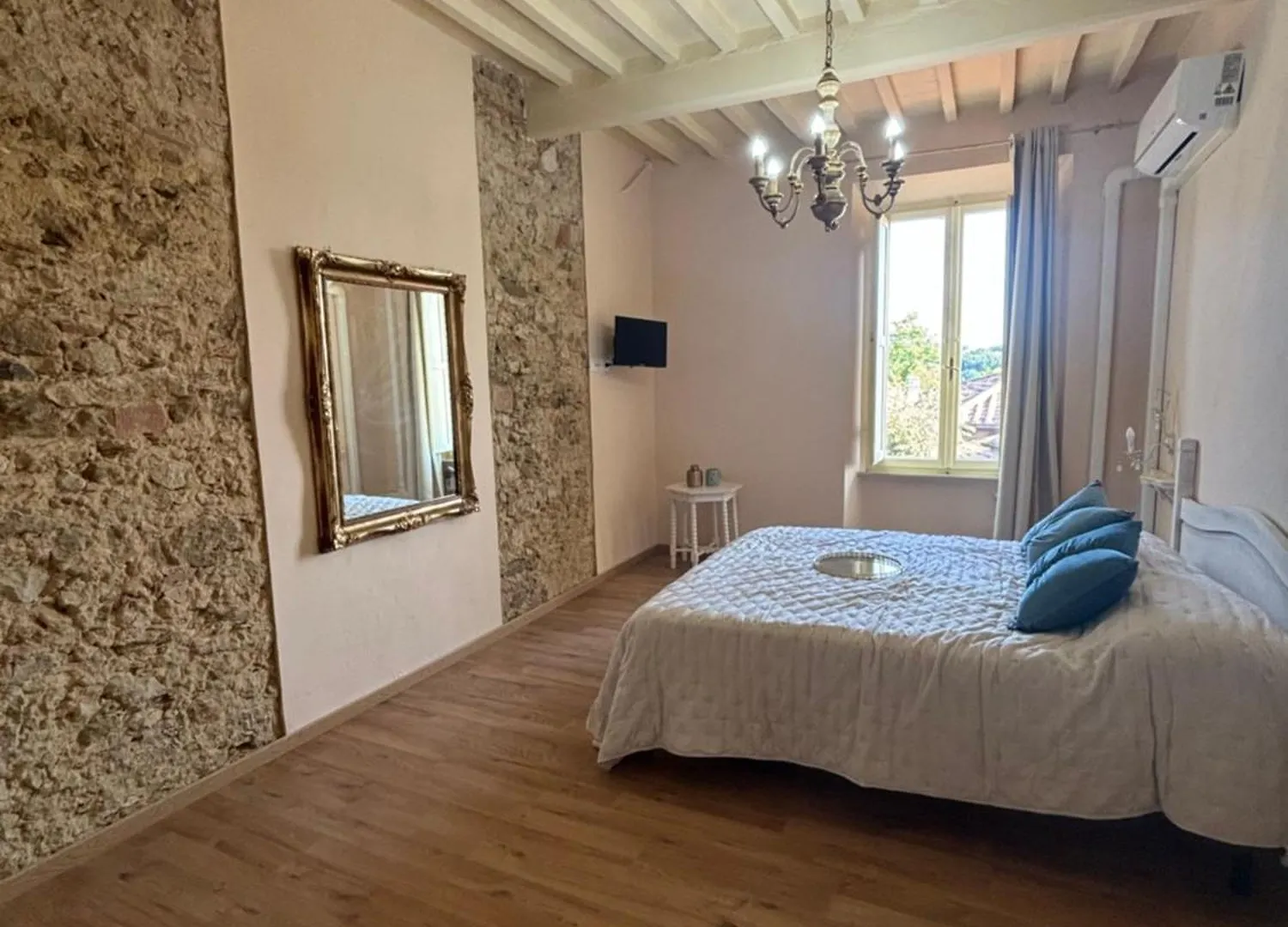 Luxury Toscana Rooms Монтескудайо 0*,